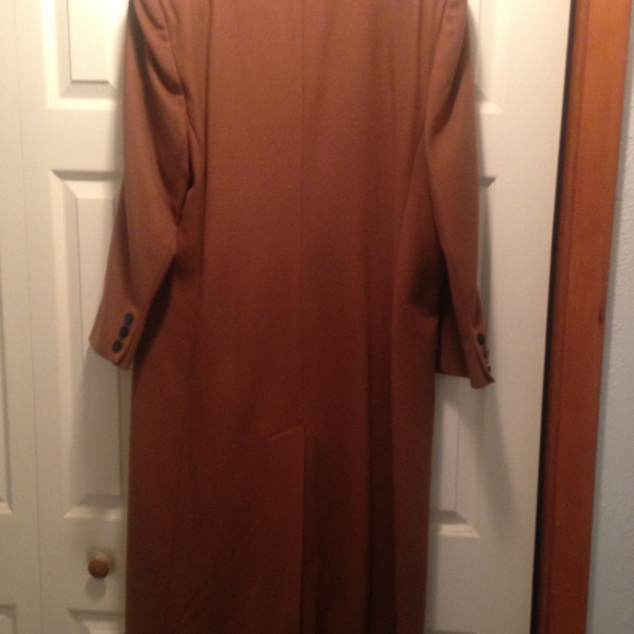 Cashmere and Wool Coat - Picture 5 of 6